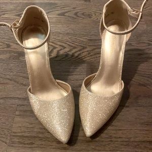 Dream Pairs Gold Sparkle Heels
